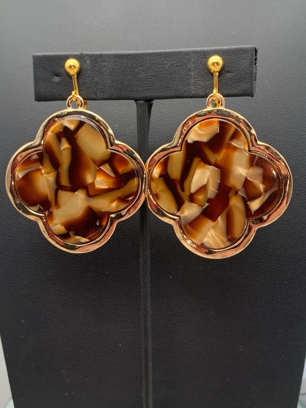 Gold-Tone faux Tortoiseshell Clover Drop clip on Earrings - Brown & Cream